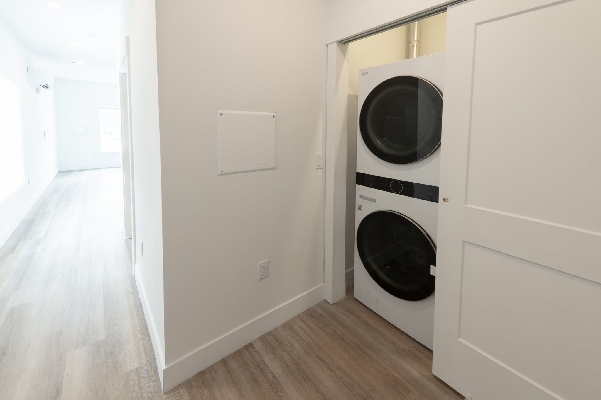 Buena Vista Apartment: 560 - 564 Carbonate St