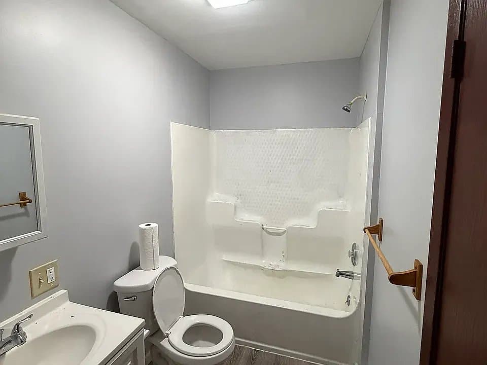 Newark Apartment: 352 South 6th St