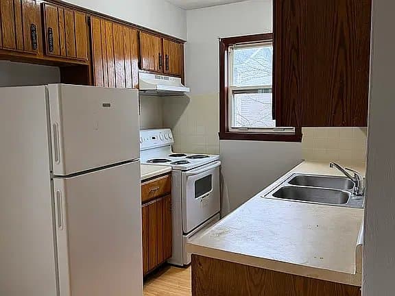 Newark Apartment: 352 South 6th St