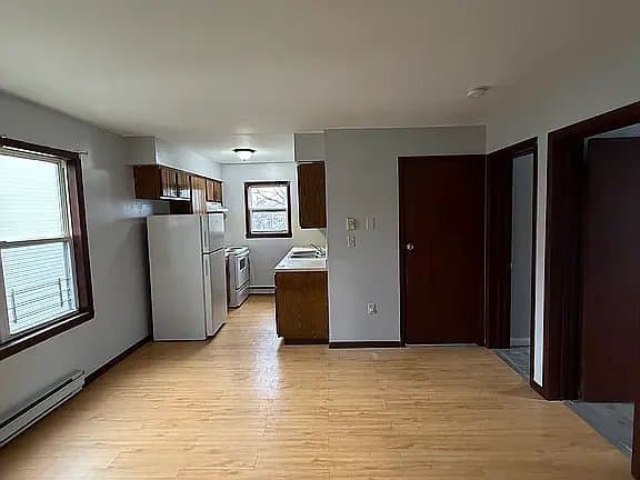 Newark Apartment: 352 South 6th St