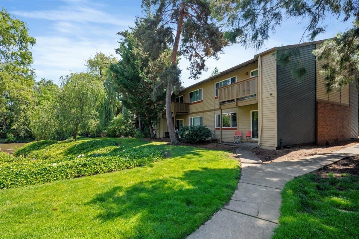 Beaverton Apartment: 3950 SW 102nd Ave