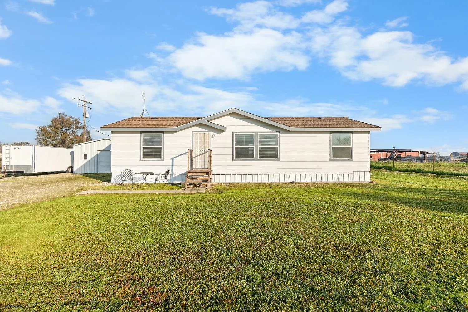 Lodi House: 12884 N Jack Tone Rd