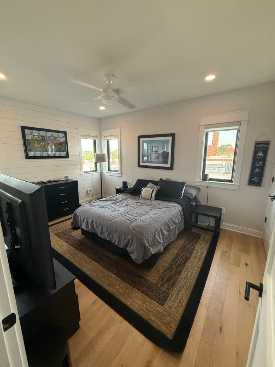Washington Condo: 217 16th St NE
