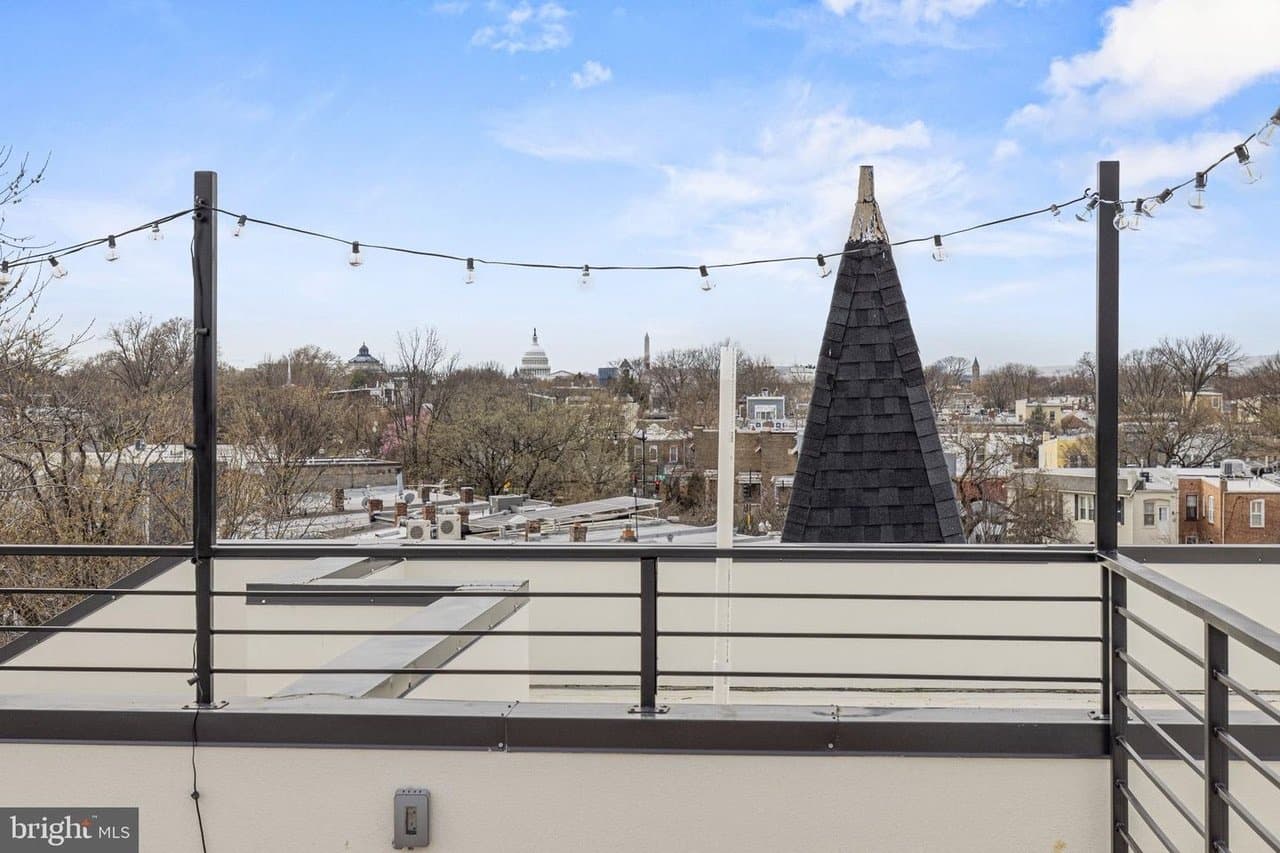 Washington Condo: 217 16th St NE
