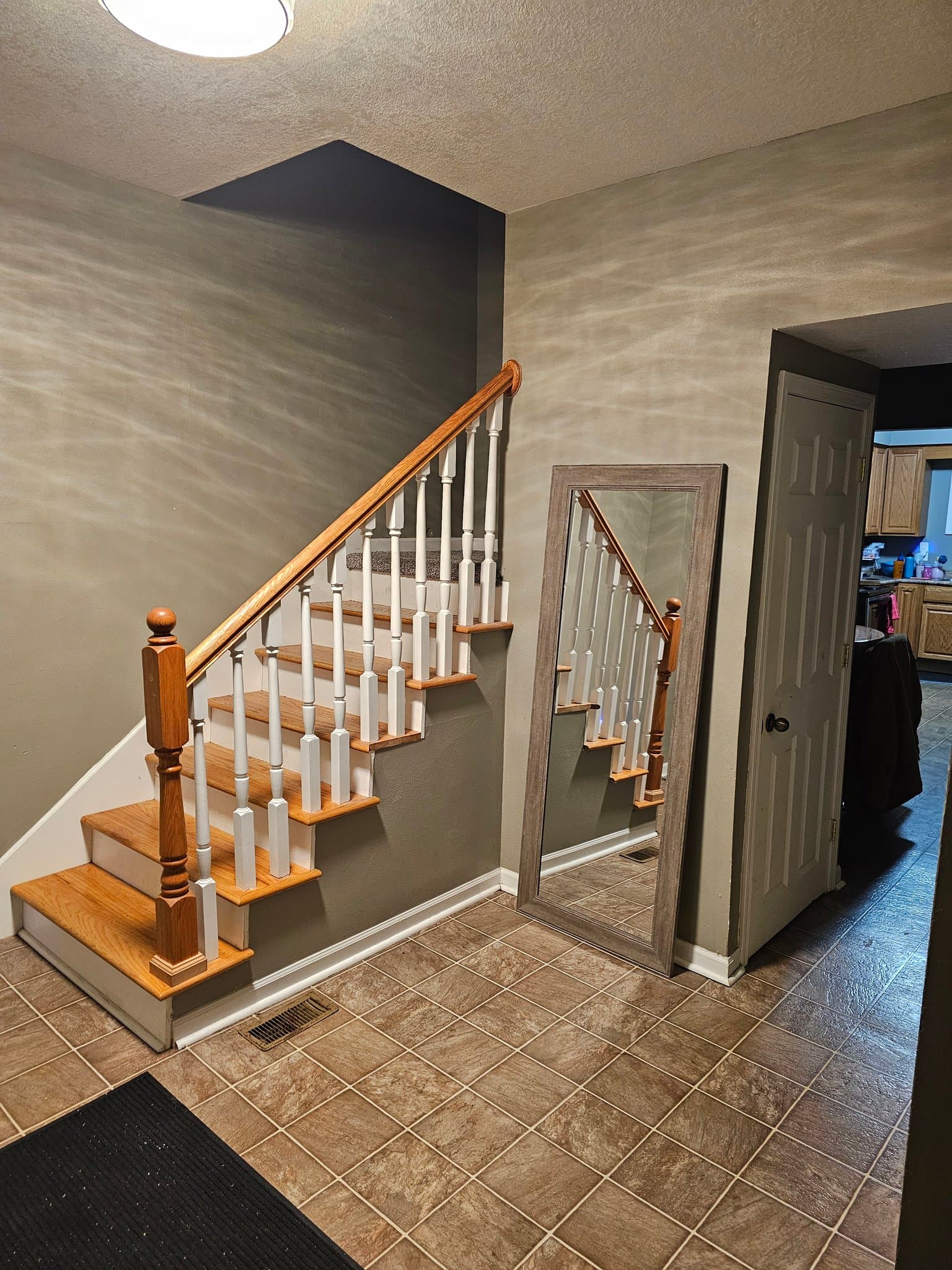 Des Moines Single Room: 1303 College Ave