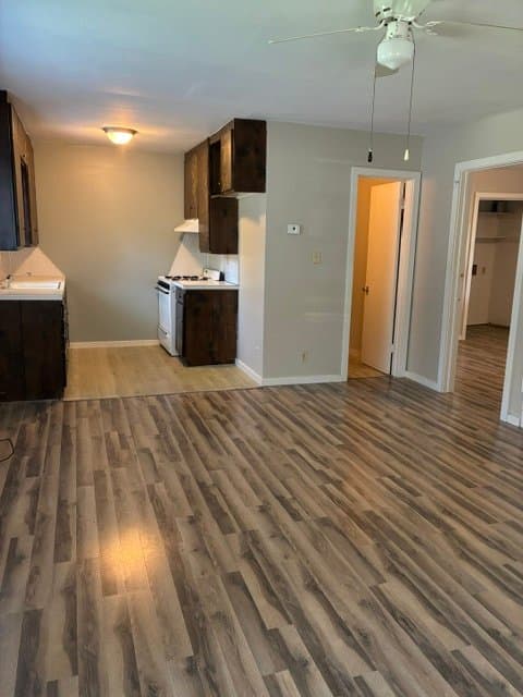 Lexington House: 112 W Beech St