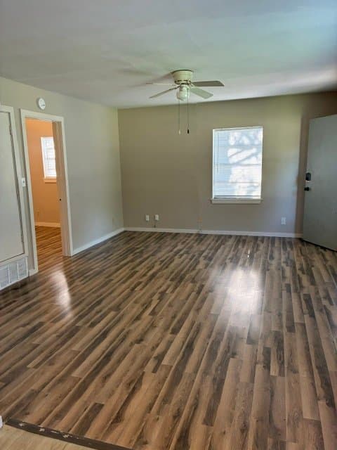 Lexington House: 112 W Beech St