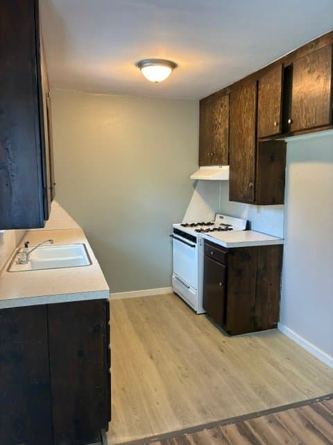 Lexington House: 112 W Beech St