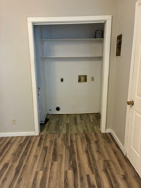 Lexington House: 112 W Beech St