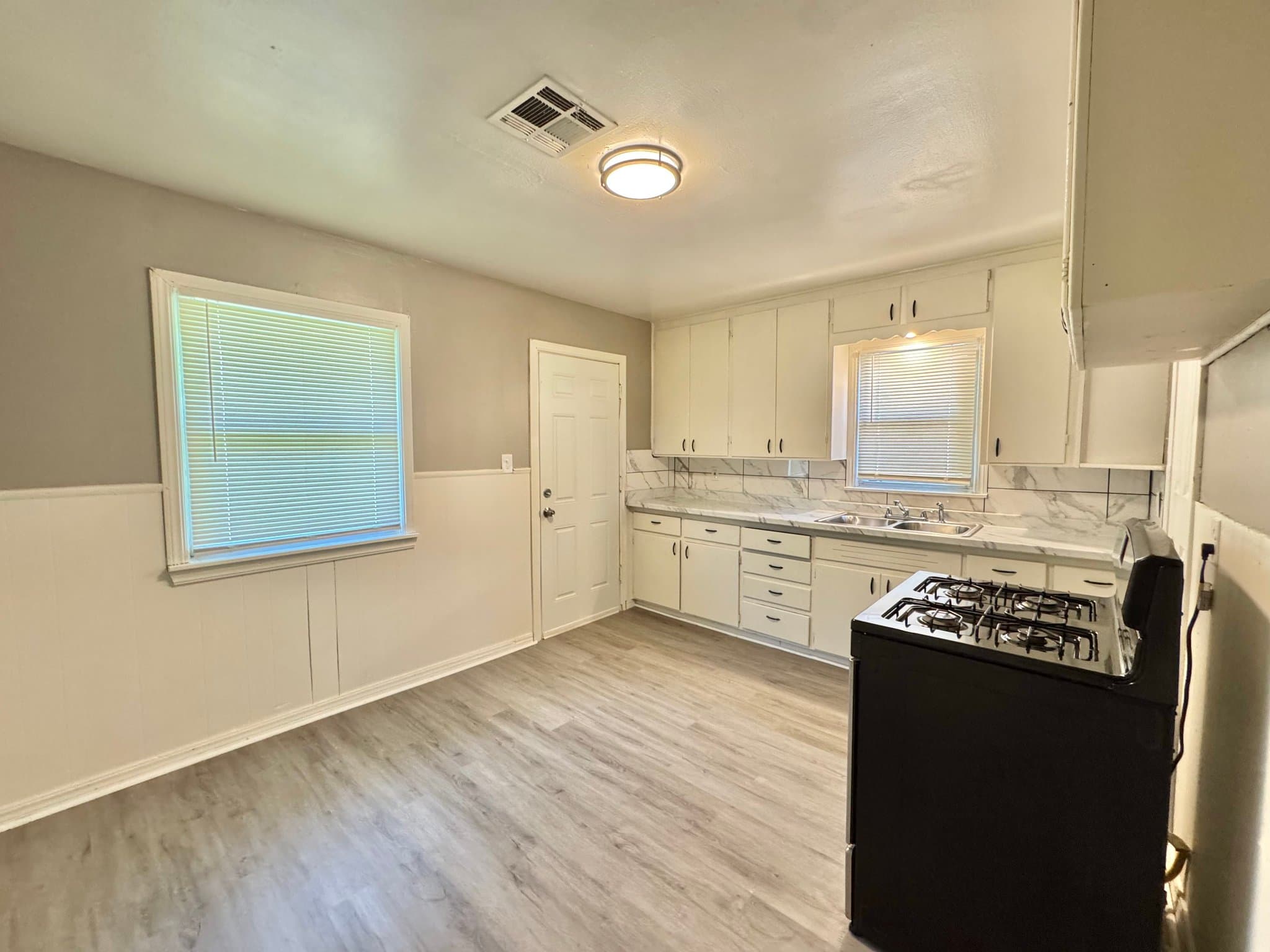 Midwest City House: 252 E Coe Dr