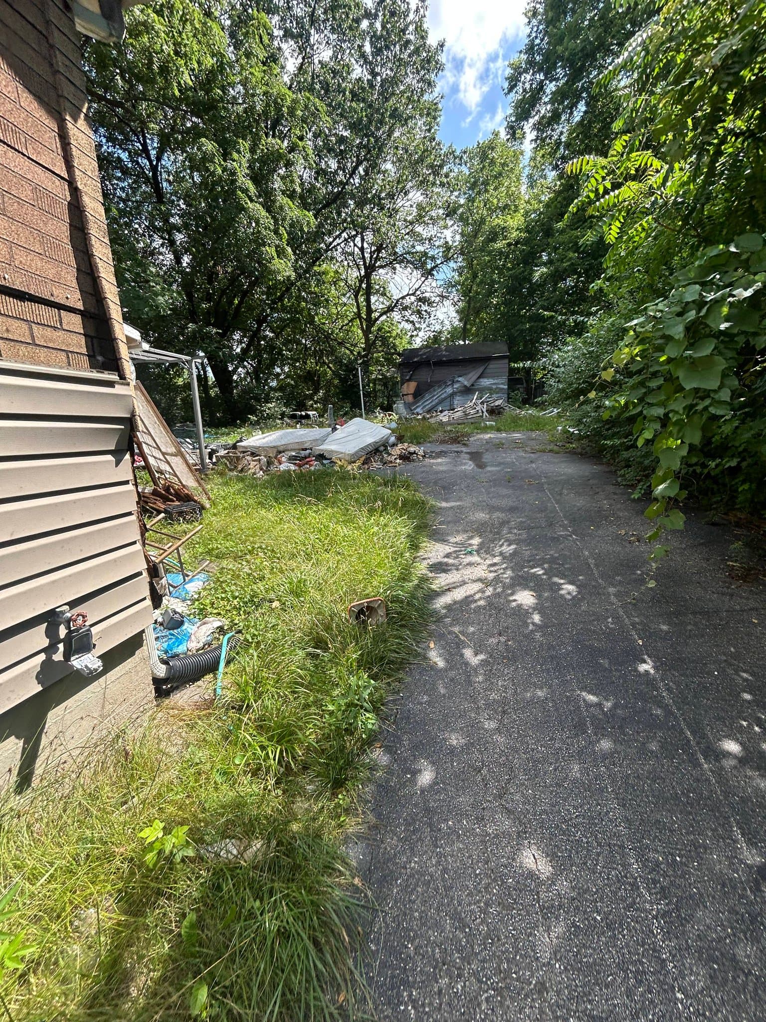 Jennings House: 7000 Florence Pl