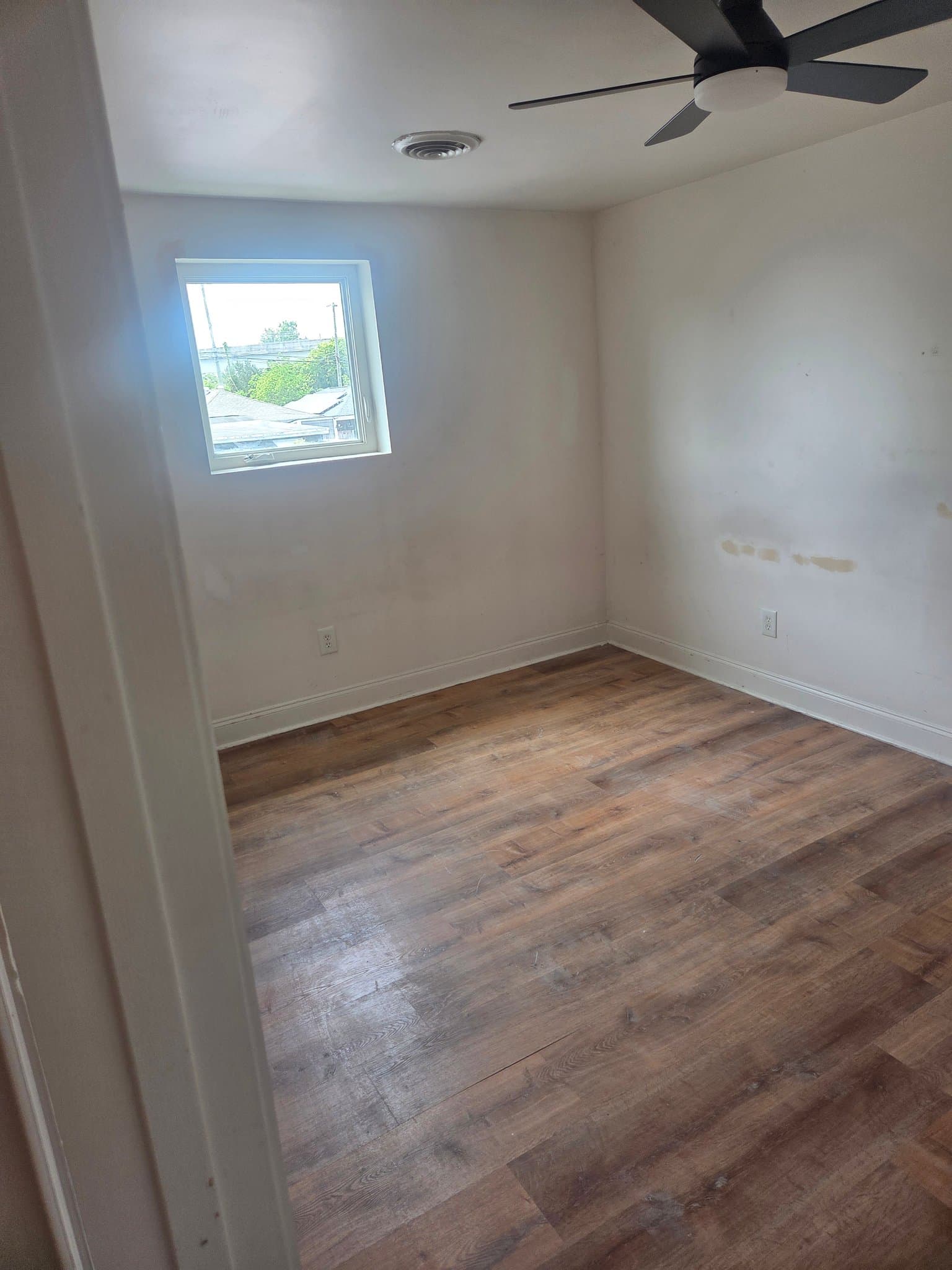 North Charleston House: 2053 Marsia Ln