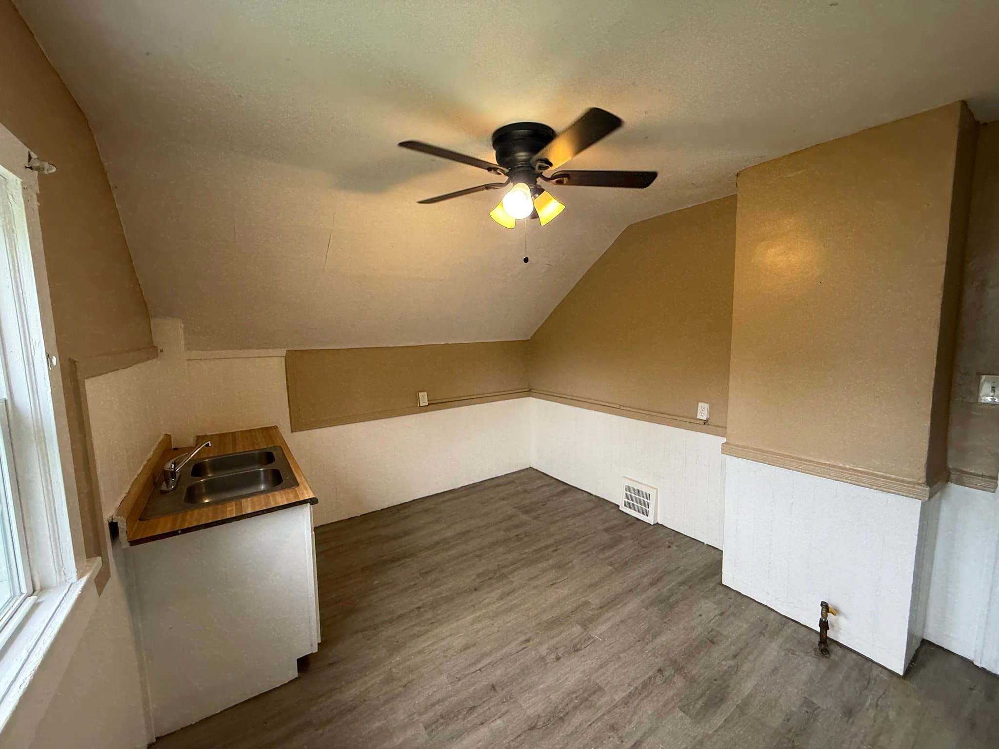 Lorain Multiplex: 522 W 23rd St