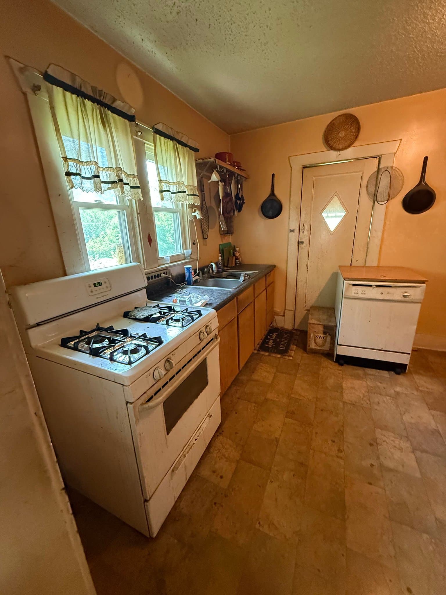 Decatur House: 2081 N College St