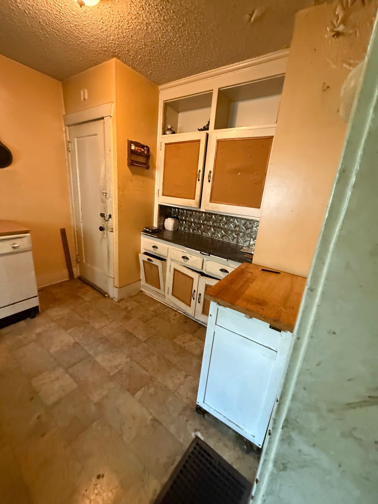 Decatur House: 2081 N College St