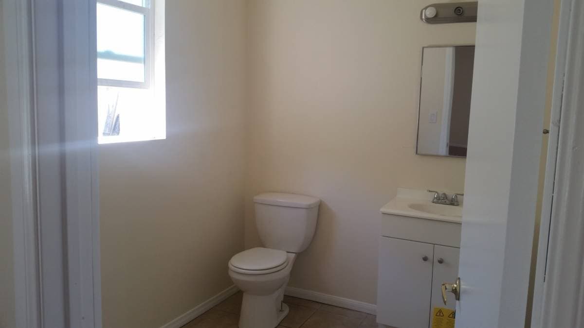 Burbank Other: 206 W. Cedar Ave