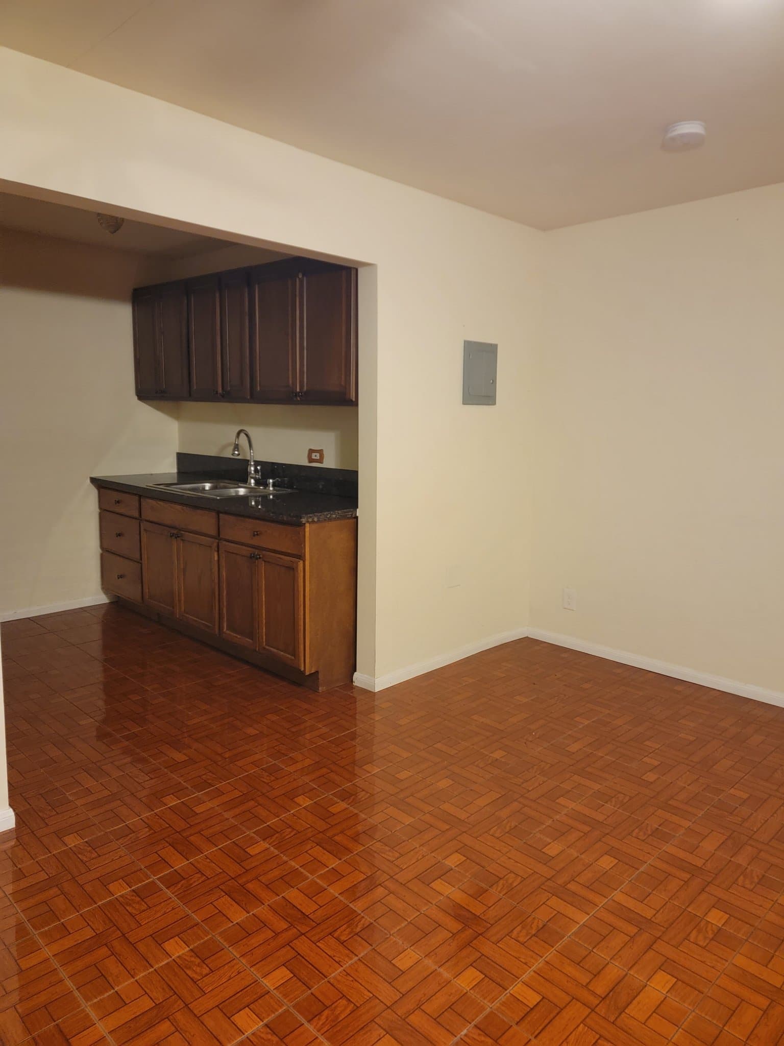 Burbank Other: 206 W. Cedar Ave