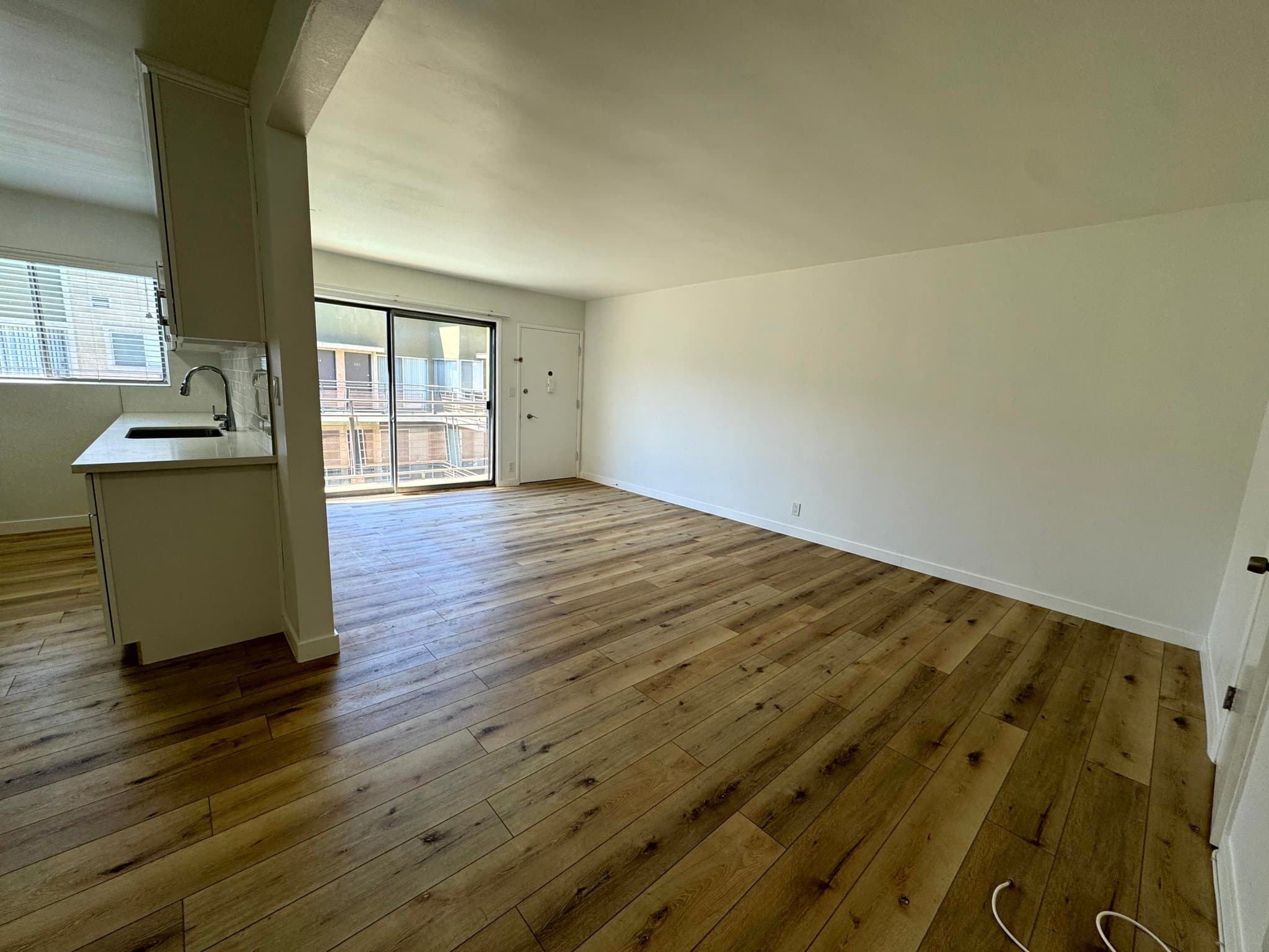 West Hollywood Apartment: 1155 Hacienda Place