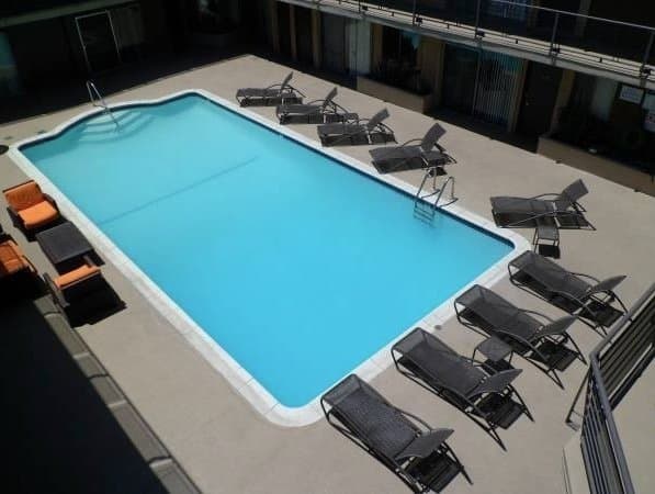 West Hollywood Apartment: 1155 Hacienda Place
