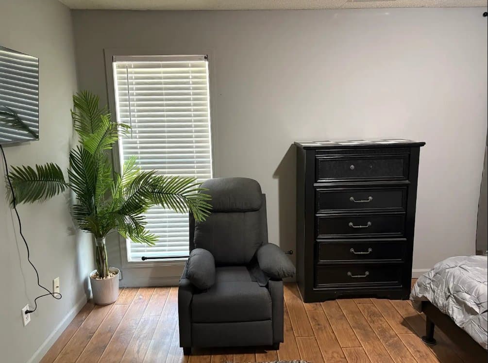 Riverdale Single Room: 7139 Highway 85