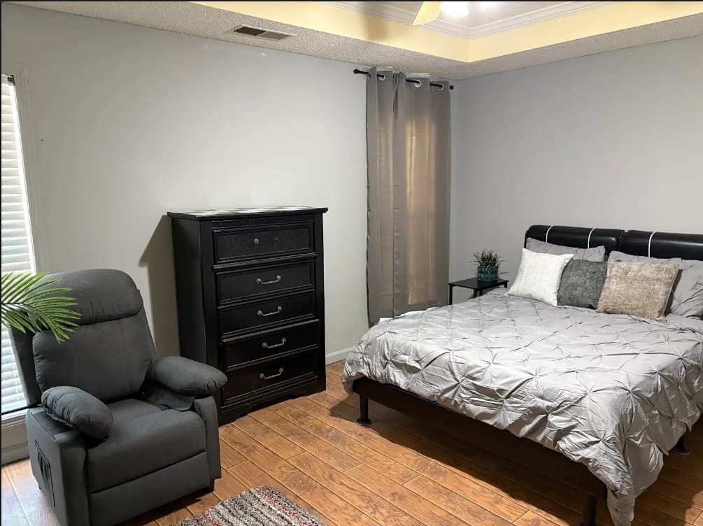 Riverdale Single Room: 7139 Highway 85