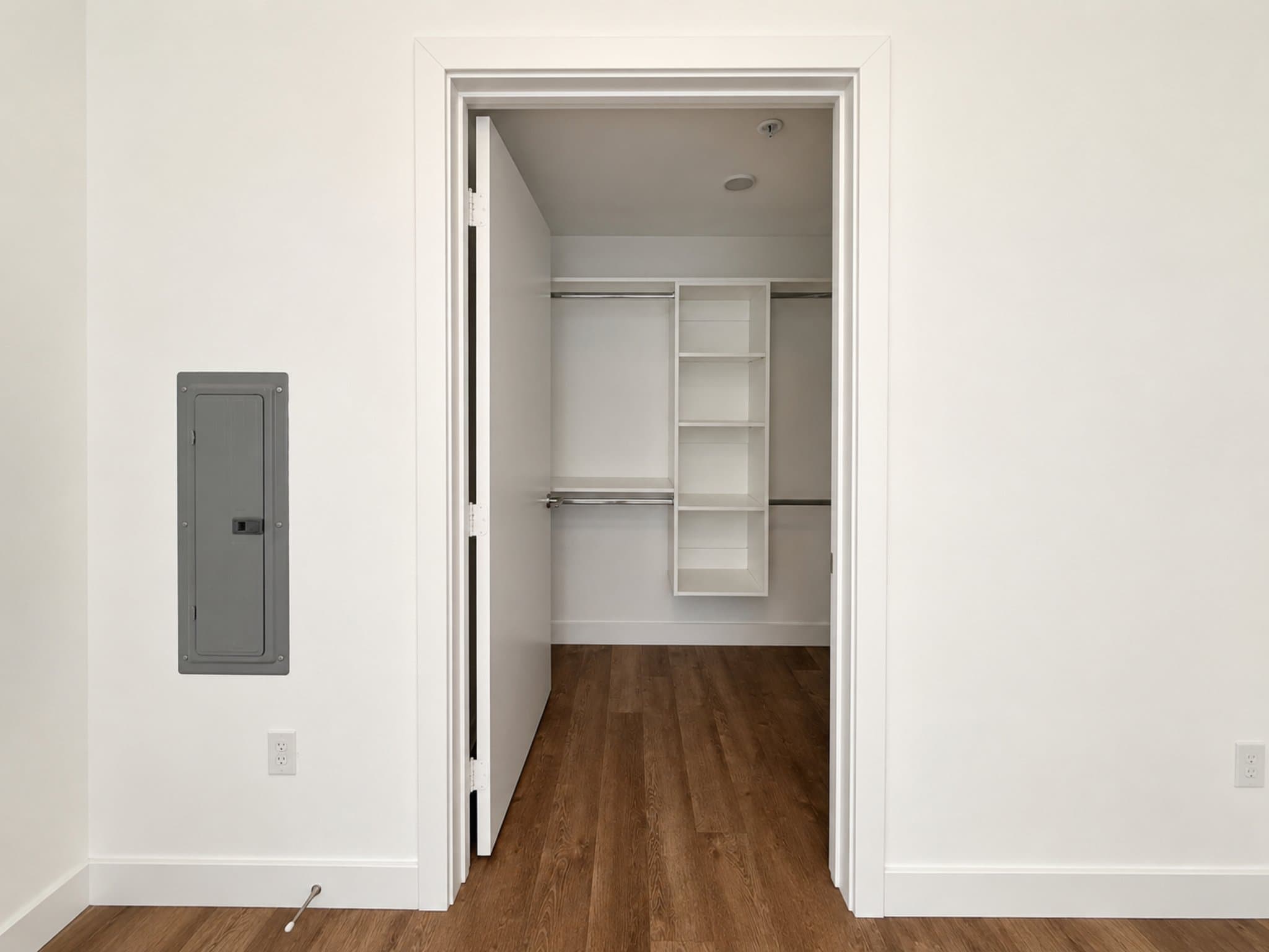 Los Angeles Apartment: 2880 James M Wood Blvd