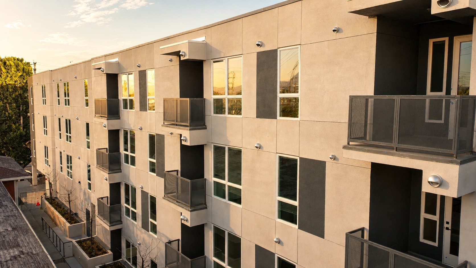 Northridge Apartment: 18900 Parthenia St
