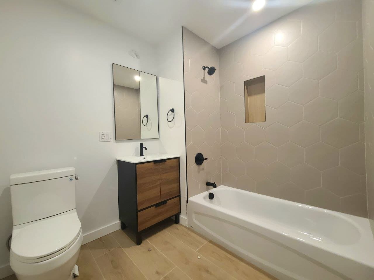 Newark Apartment: 75 webster st