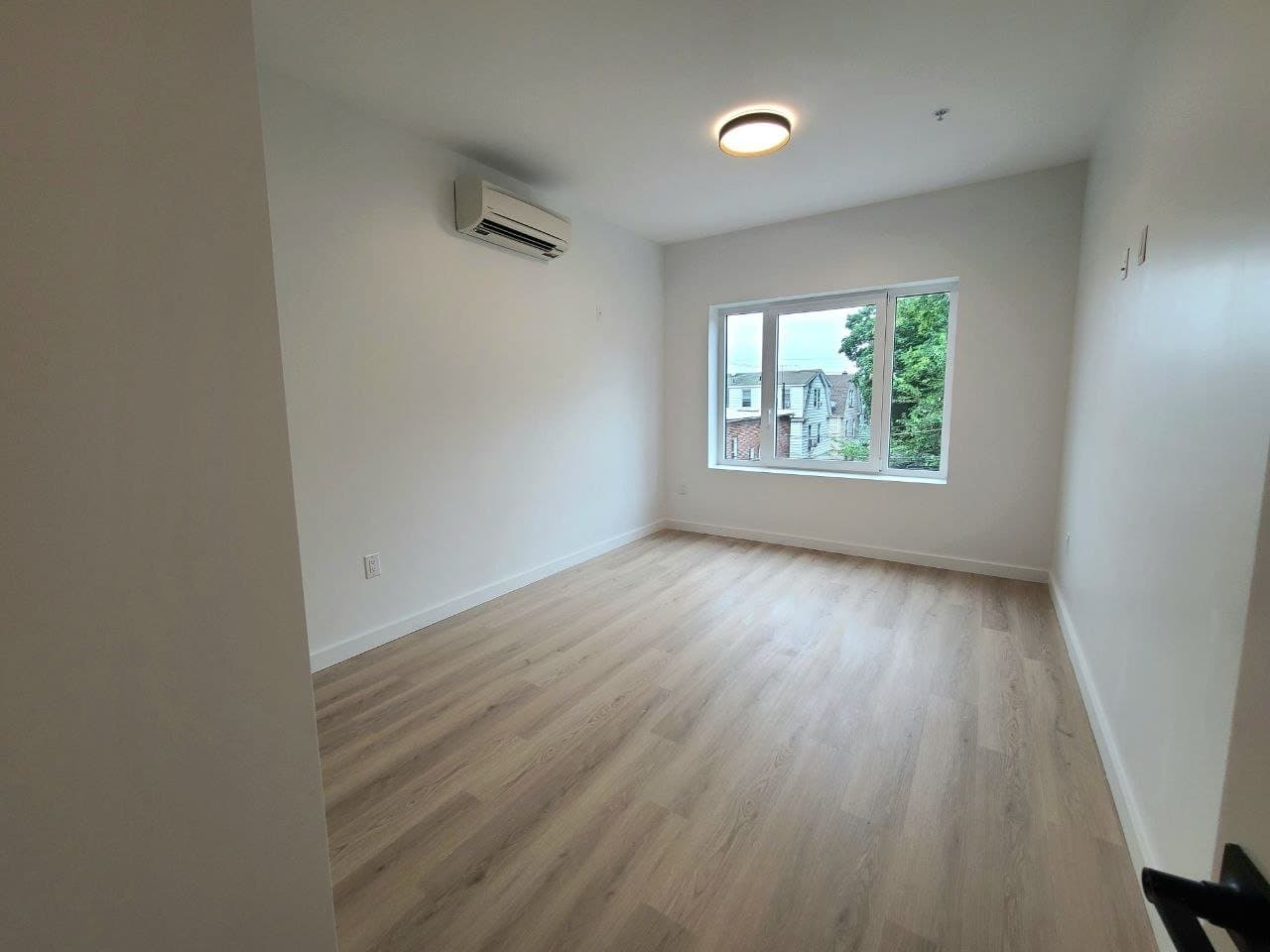 Newark Apartment: 75 webster st