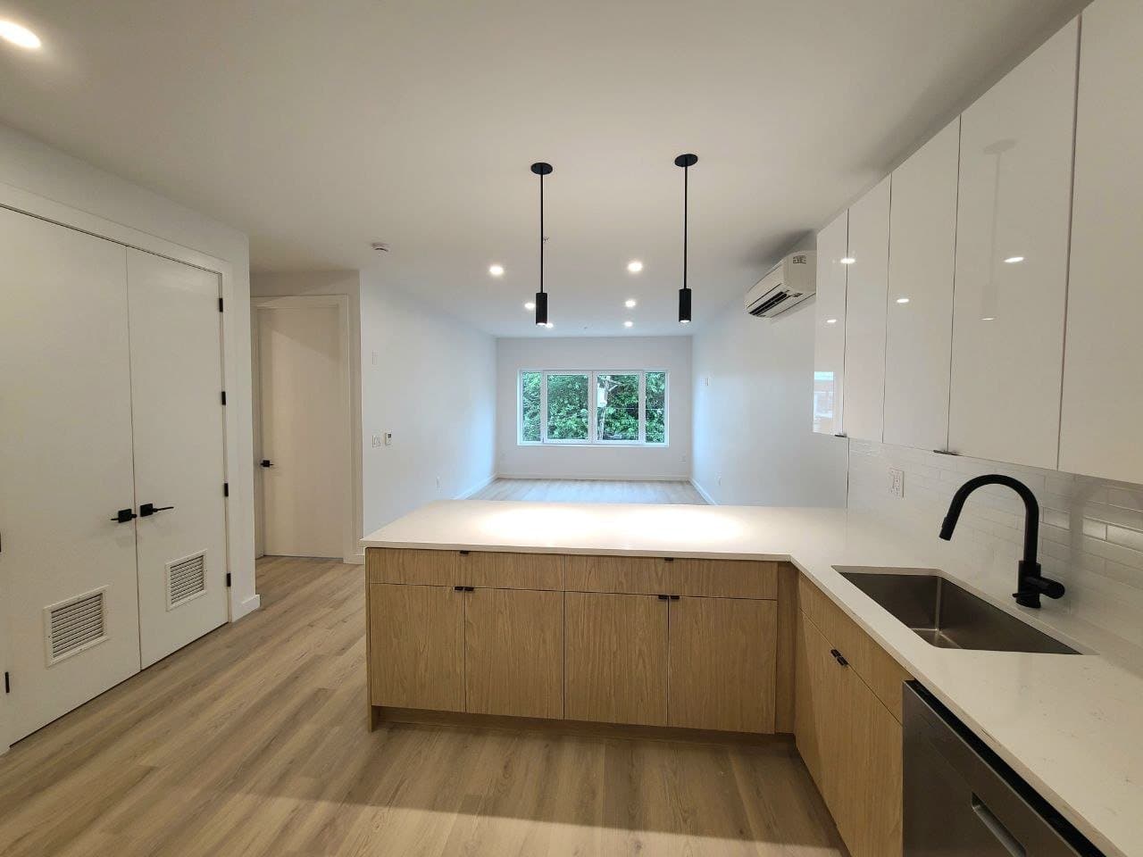 orange Apartment: 448 scotland rd