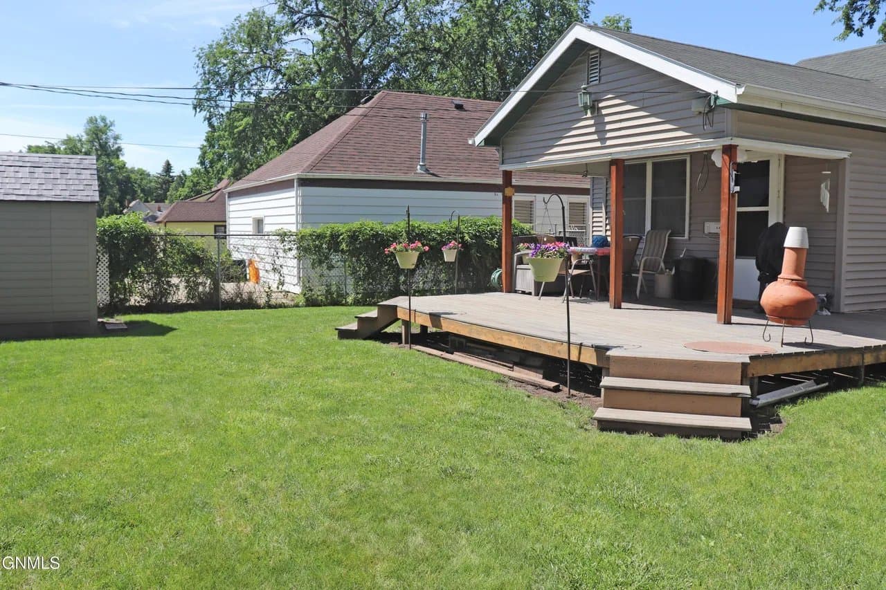 Bismarck House: 1003 N 10th St