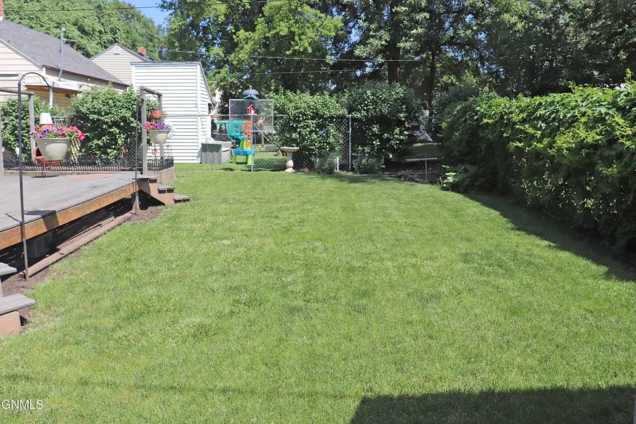 Bismarck House: 1003 N 10th St
