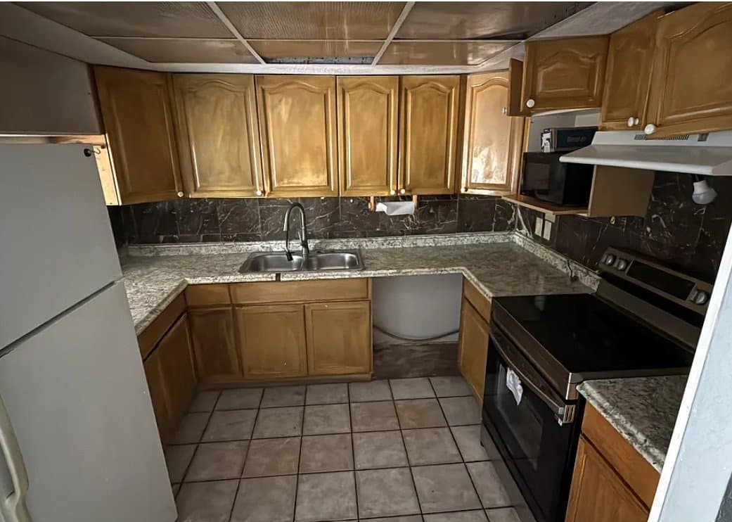Palm Beach Gardens Single Room: 9242 Green Meadows Way