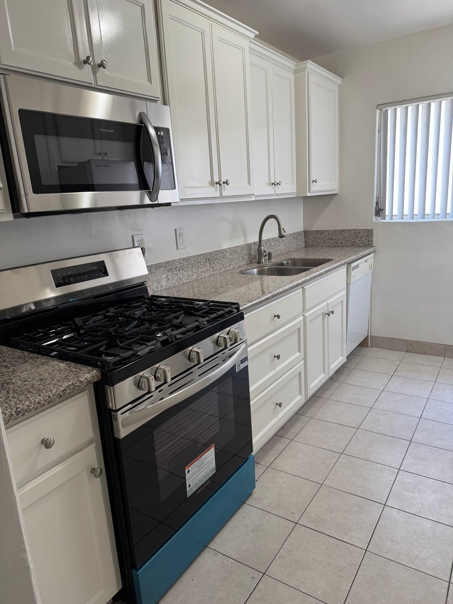 Sherman Oaks Apartment: 4450 Murietta Ave