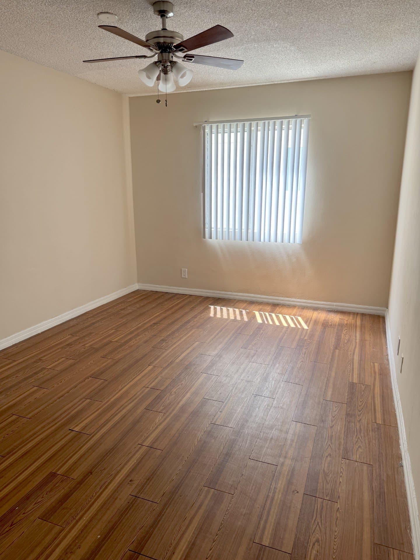 Sherman Oaks Apartment: 4450 Murietta Ave