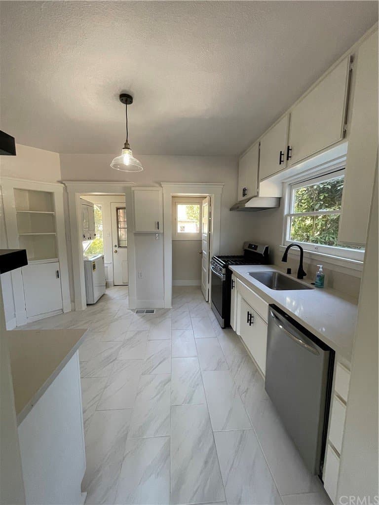Riverside Single Room: 4405 12th street, Riverside, California 92501