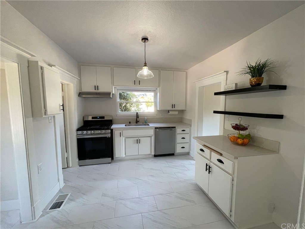Riverside Single Room: 4405 12th street, Riverside, California 92501