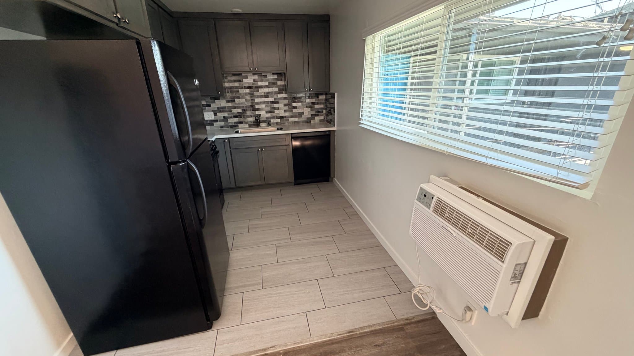 Sherman Oaks Apartment: 15483 Moorpark St