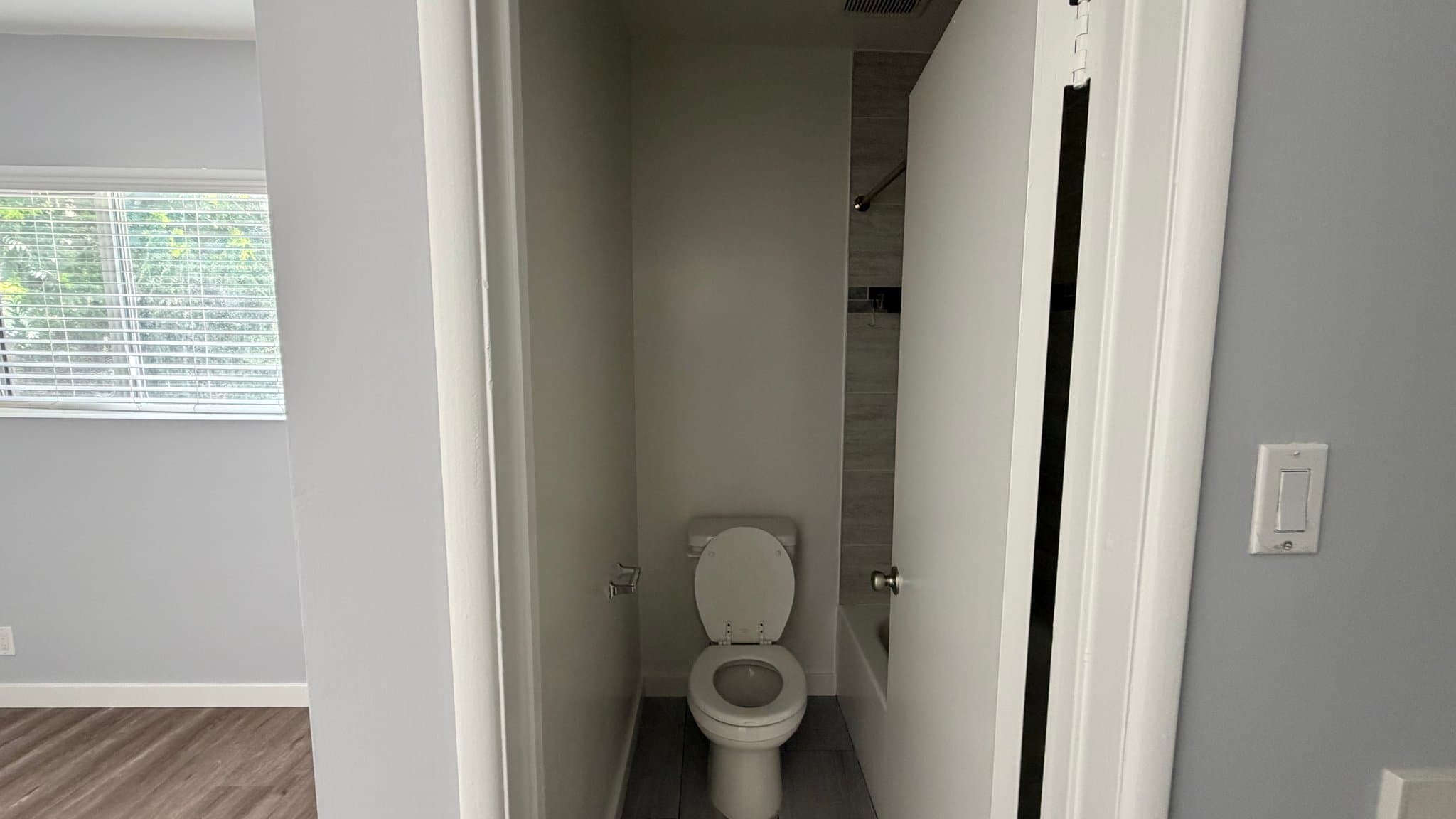 Sherman Oaks Apartment: 15483 Moorpark St