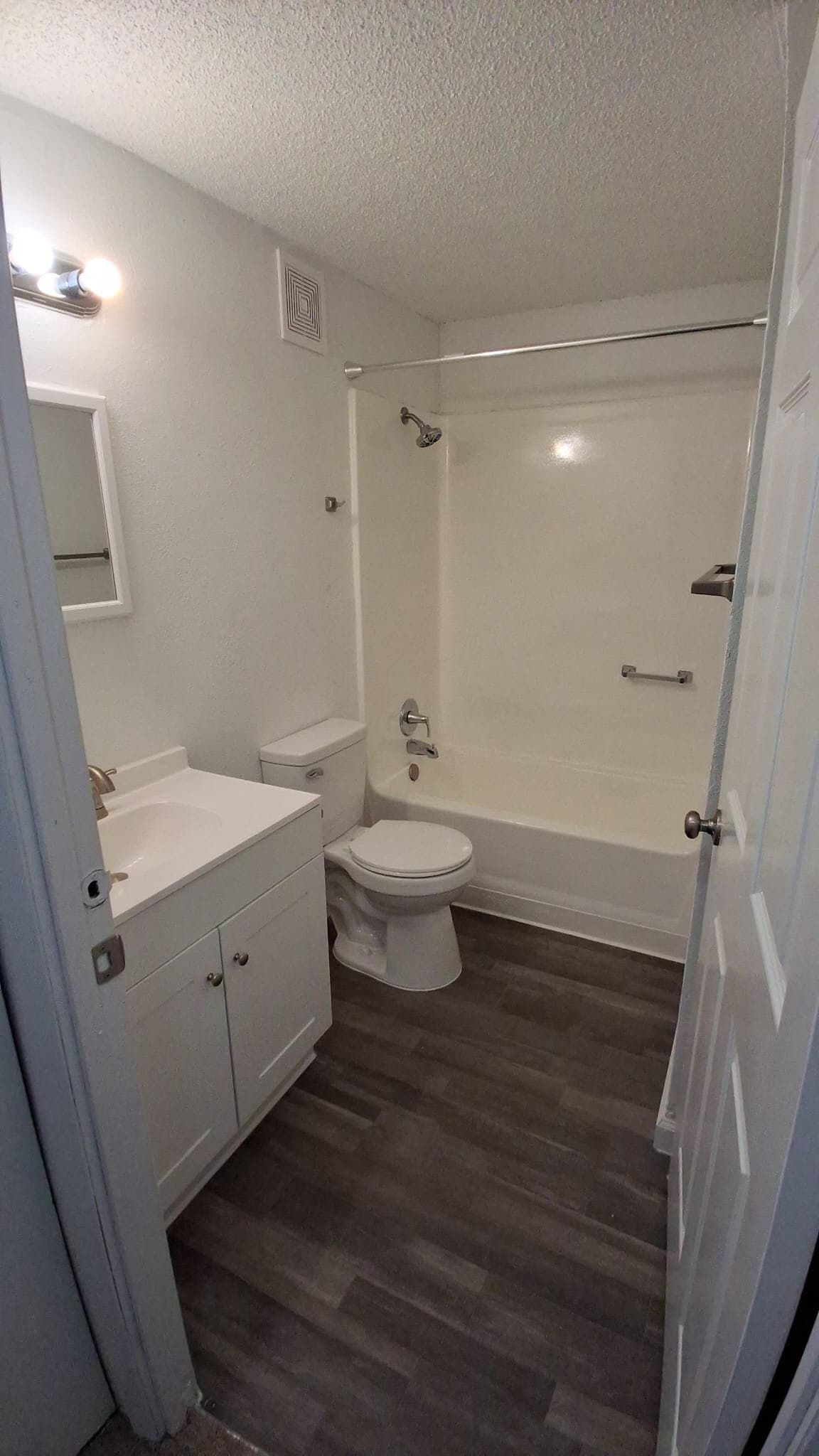 Leesburg Apartment: 33305 Ryan Drive