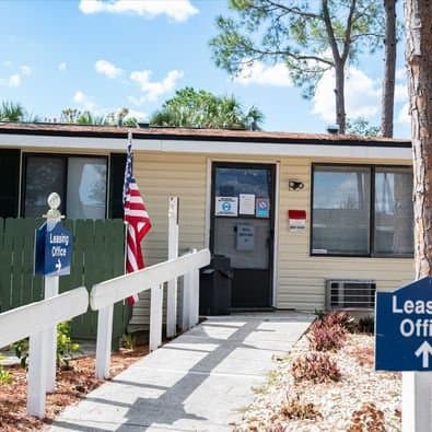 Leesburg Apartment: 33305 Ryan Drive