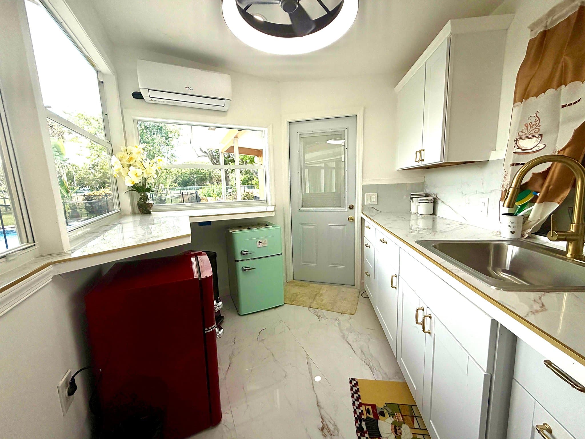 Fort Lauderdale House: 5105 White Oak Ln