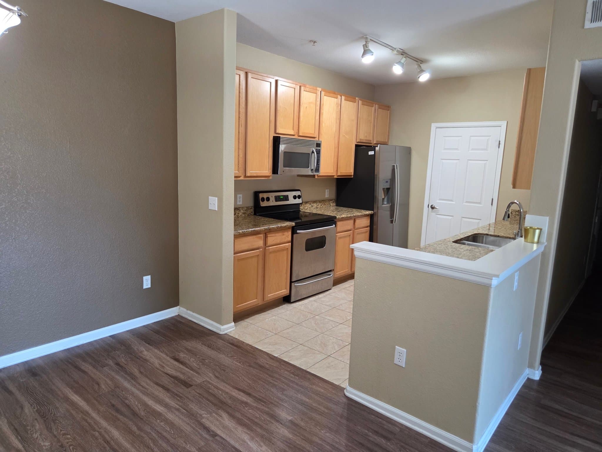 Englewood Condo: 15700 East Jamison Drive