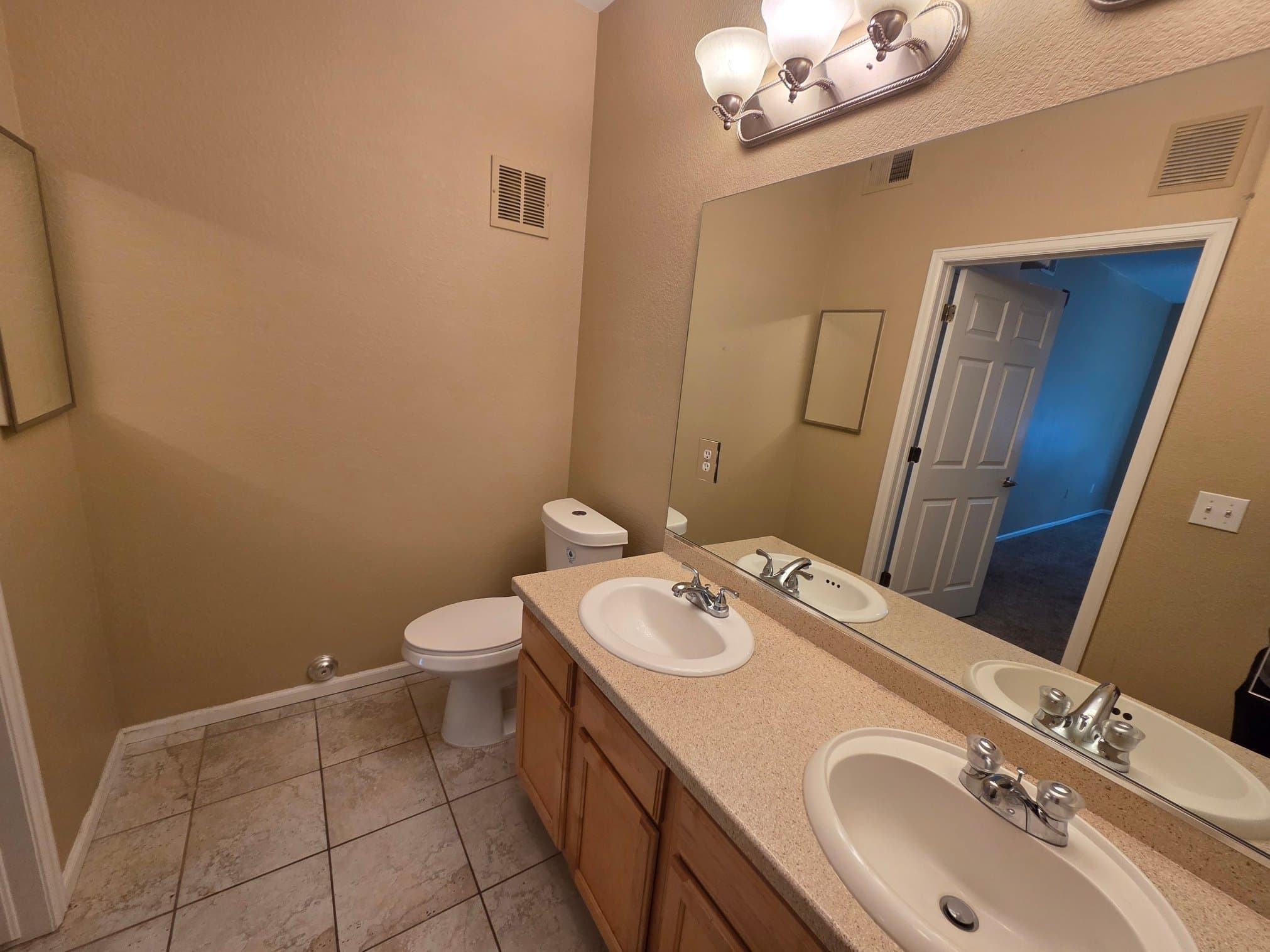 Englewood Condo: 15700 East Jamison Drive