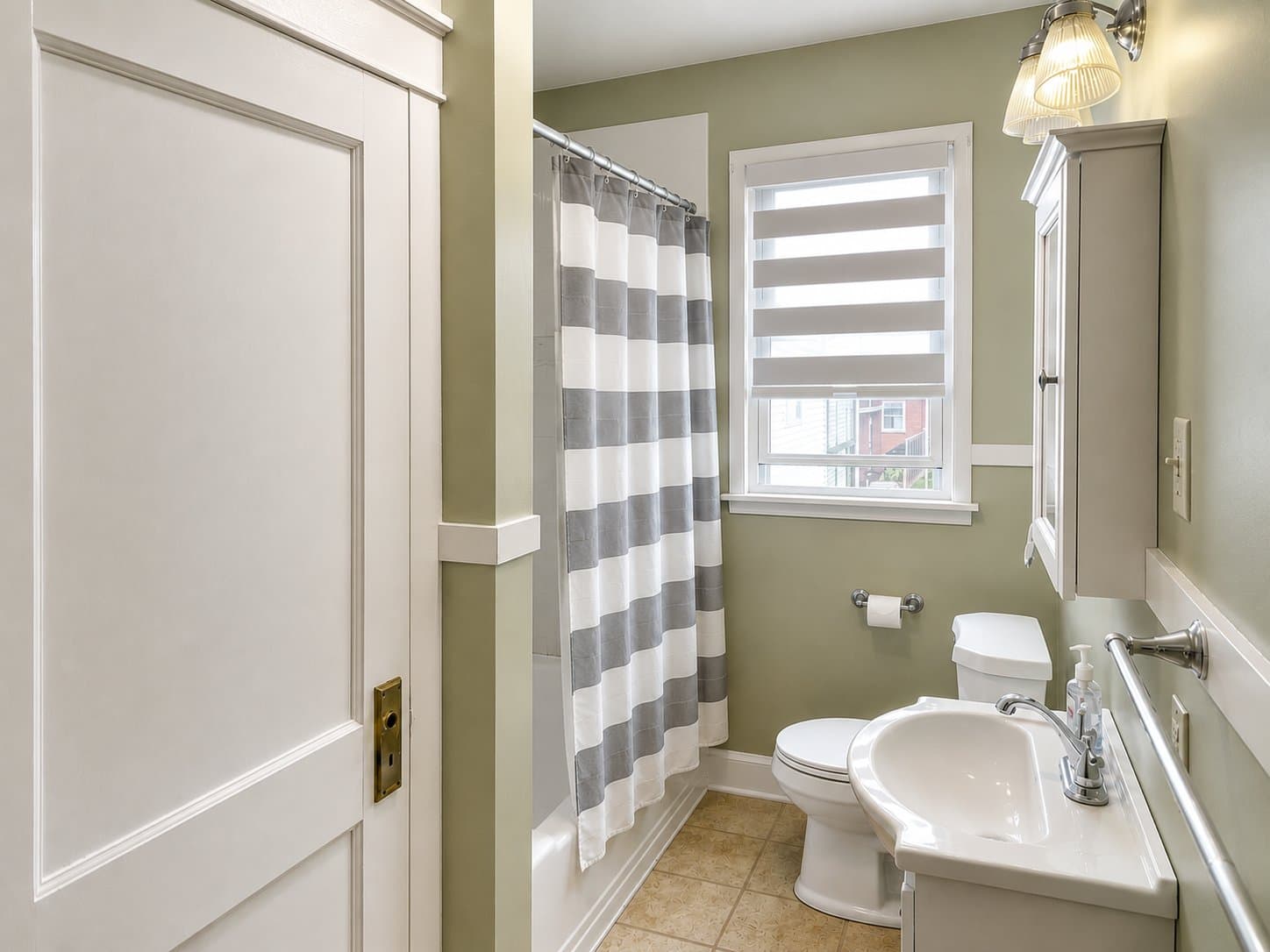 Ellwood City Apartment: 422 Franklin Ave