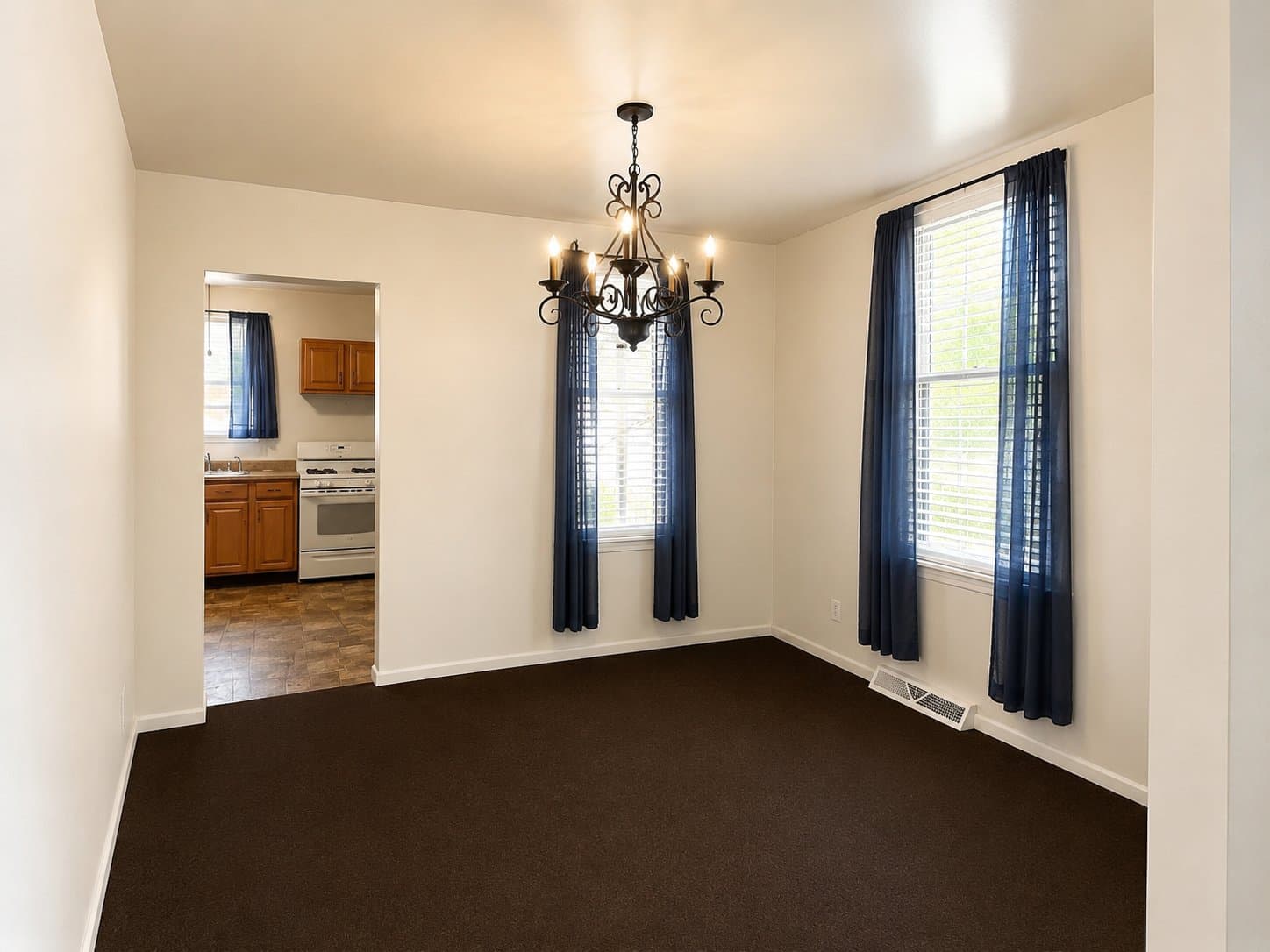 Ellwood City Apartment: 422 Franklin Ave