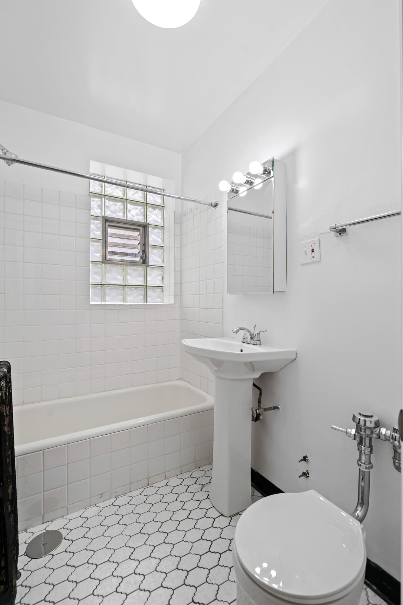 Chicago Apartment: 1440 W. Howard St.