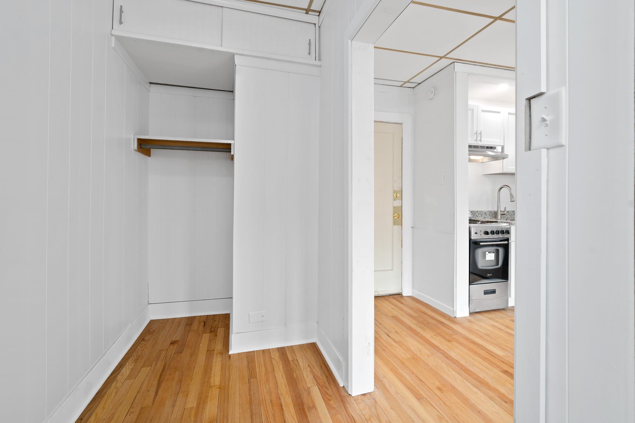 Chicago Apartment: 1440 W. Howard St.