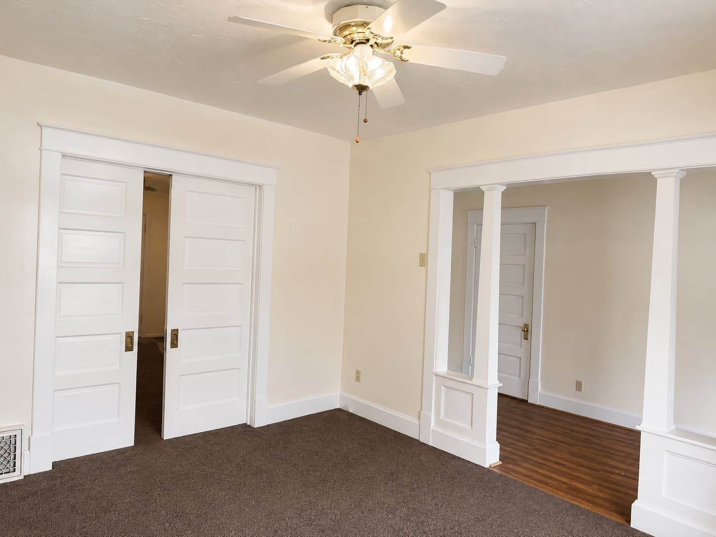 Ellwood City Apartment: 422 Franklin Ave