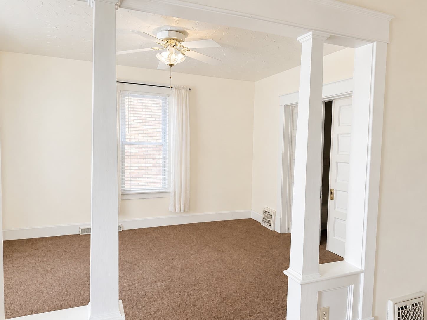 Ellwood City Apartment: 422 Franklin Ave